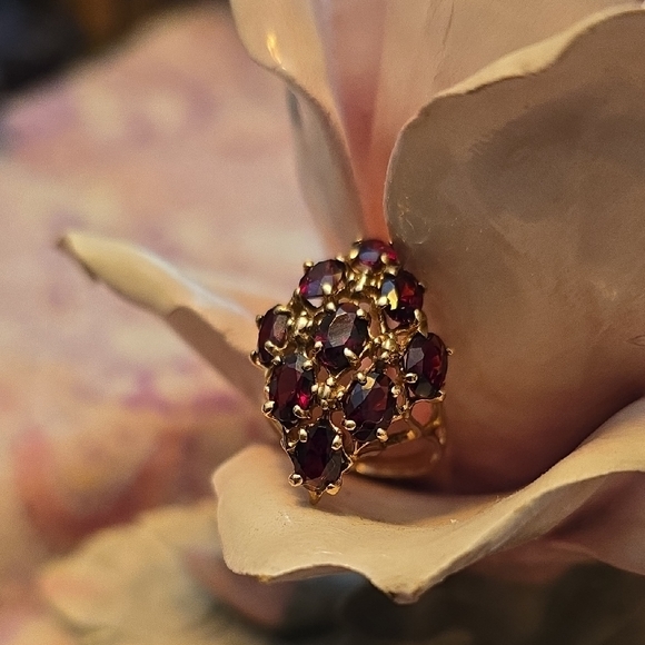 Elegant Gold and Red Gemstone Ring